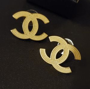 CHANEL Chain Patterned Earrings